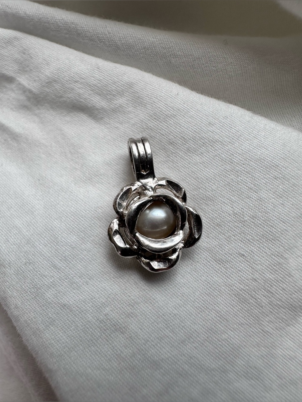 925 Sterling Silver Flower Pendant with Pearl